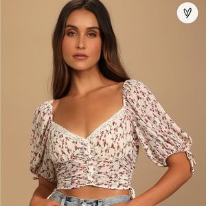 Lulu’s Cropped Floral Half Sleeve Bouse